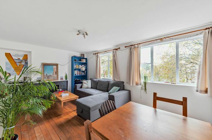 2 Bedroom Flat To Rent In Clifton Gardens, Little Venice, W9