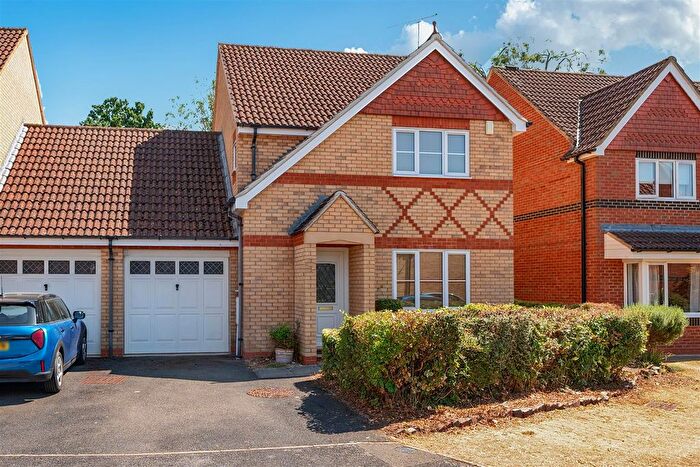 3 Bedroom Link Detached House For Sale In Deep Spinney, Biddenham, Bedford, MK40