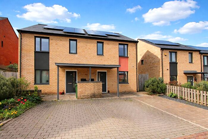 3 Bedroom Semi Detached House For Sale In Abraham Way, Bordon, Hampshire, GU35