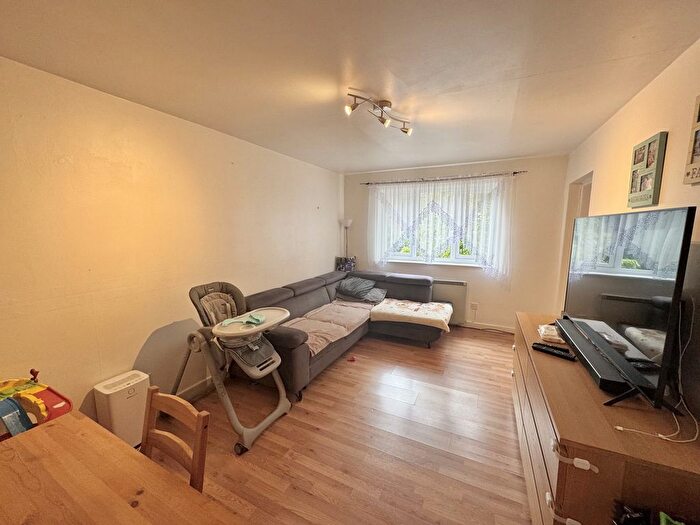 2 Bedroom Flat To Rent In Range Road, Manchester, M16