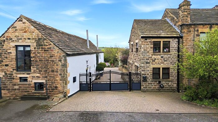 4 Bedroom Barn Conversion For Sale In Ings Hall Farm, Leeds, LS12