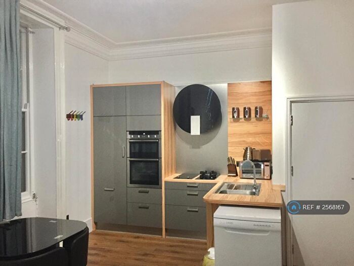 2 Bedroom Flat To Rent In Gloucester Crescent, London, NW1