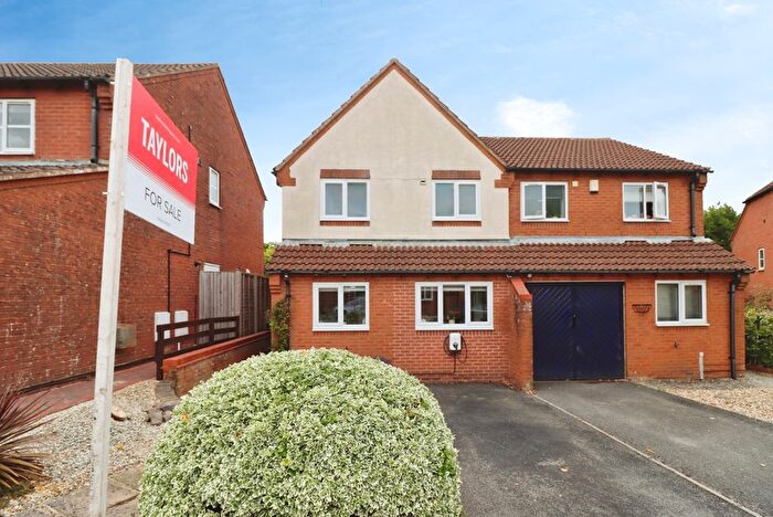 3 Bedroom Semi-Detached House For Sale In Lapwing Close, Bristol, Avon, BS32