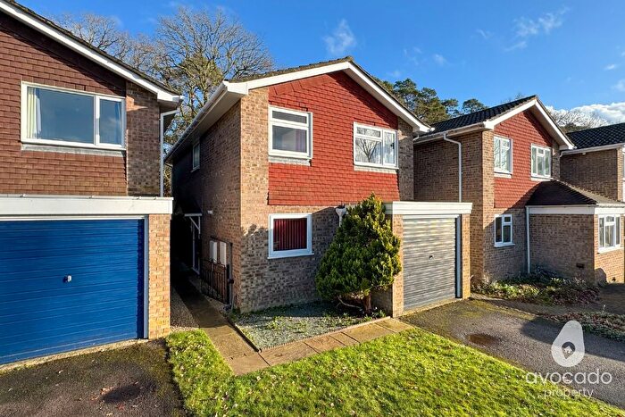 4 Bedroom Detached House For Sale In Adam Close, Baughurst, RG26