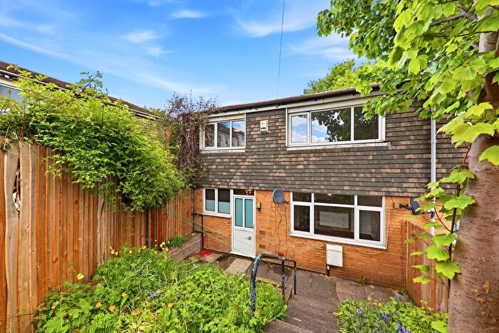 3 Bedroom End Of Terrace House For Sale In Oatland Gardens, Leeds, LS7