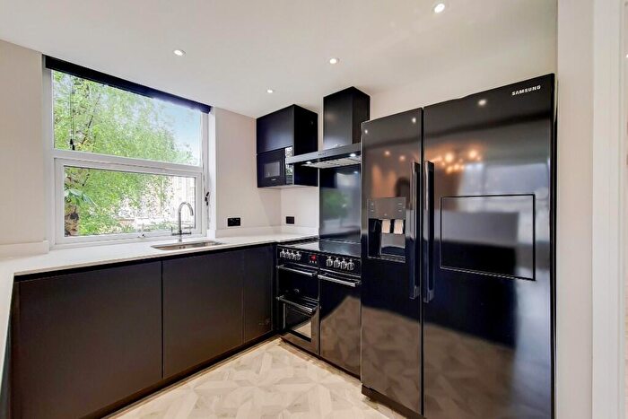 3 Bedroom Flat To Rent In St. Johns Wood Park, London, NW8