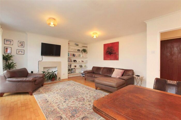 2 Bedroom Flat To Rent In St Pauls Mews, Clapham Park Road, SW4