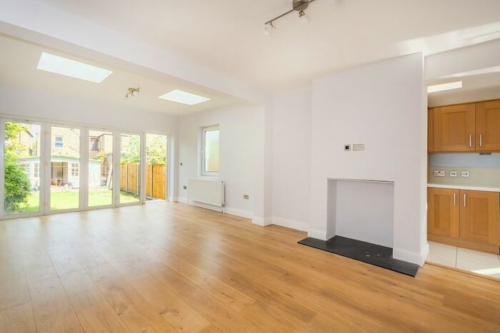 5 Bedroom Semi-Detached House To Rent In Canbury Avenue, Kingston Upon Thames, KT2