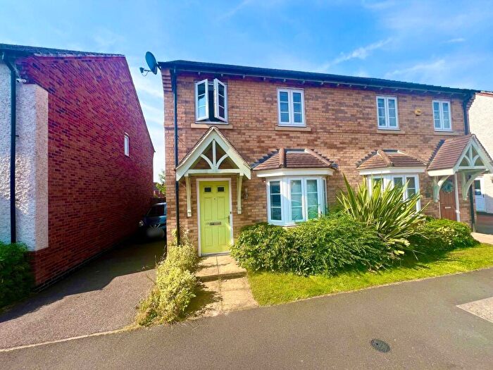 3 Bedroom Semi-Detached House To Rent In Richardson Way, Derby, DE22