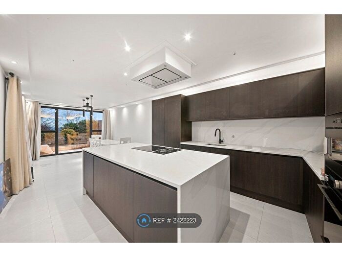 6 Bedroom Semi-Detached House To Rent In Ashness Gardens, Greenford, UB6