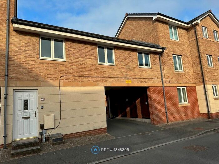 2 Bedroom Terraced House To Rent In Padstow Road, Swindon, SN2