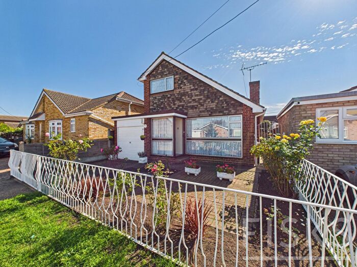 1 Bedroom Detached House For Sale In Waarem Avenue, Canvey Island, SS8