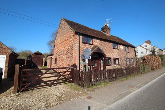 3 Bedroom Semi-Detached House For Sale In Lower Green, Leigh, Tonbridge, TN11