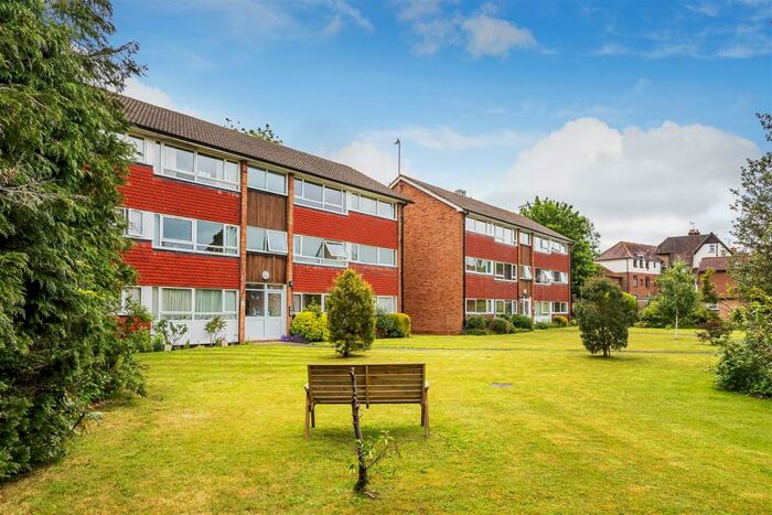 2 Bedroom Flat To Rent In Master Close, Oxted, RH8