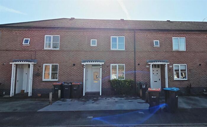 3 Bedroom Mews To Rent In Lyndale Court, Winsford, CW7