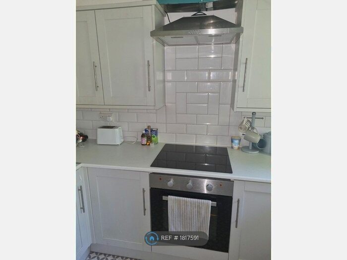 Studio To Rent In Cippenham, Slough, SL1