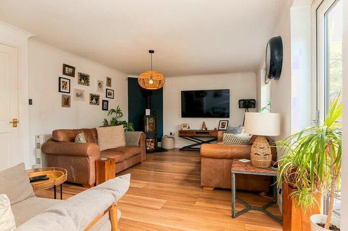3 Bedroom Detached House For Sale In Hailey, Oxfordshire - Ref: Sb, OX29