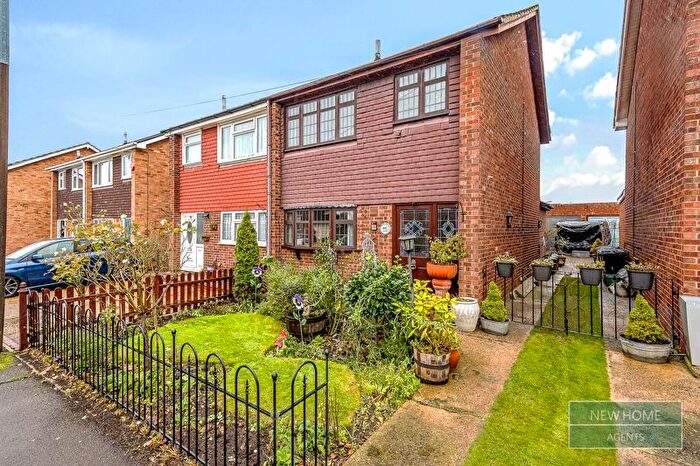 3 Bedroom Terraced House For Sale In Russet Close, Stanford-Le-Hope, SS17