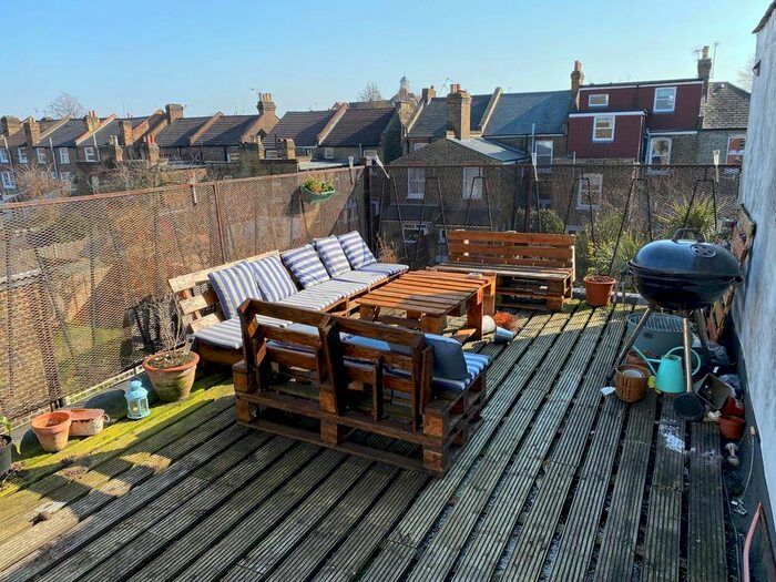 3 Bedroom Maisonette To Rent In Hampden Road, London, N8