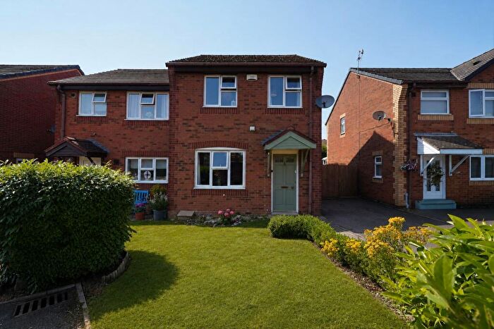 3 Bedroom Semi-Detached House For Sale In Woodside Close, Wood End, CV9