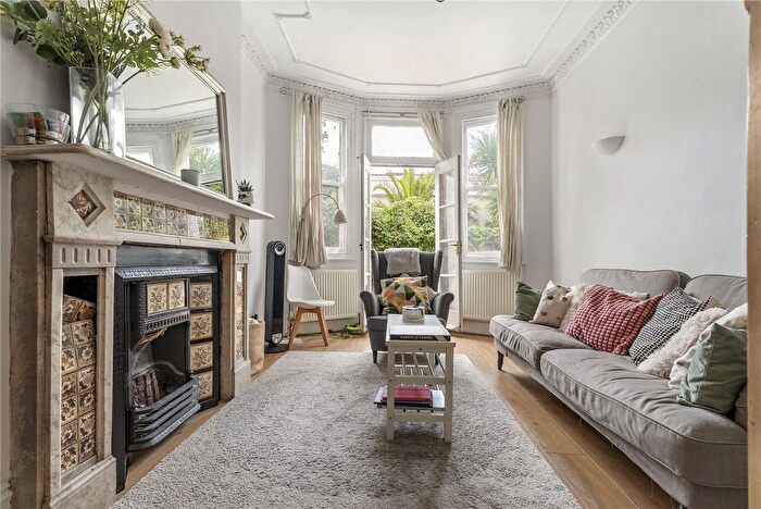 1 Bedroom Flat To Rent In Voltaire Road, Clapham, SW4