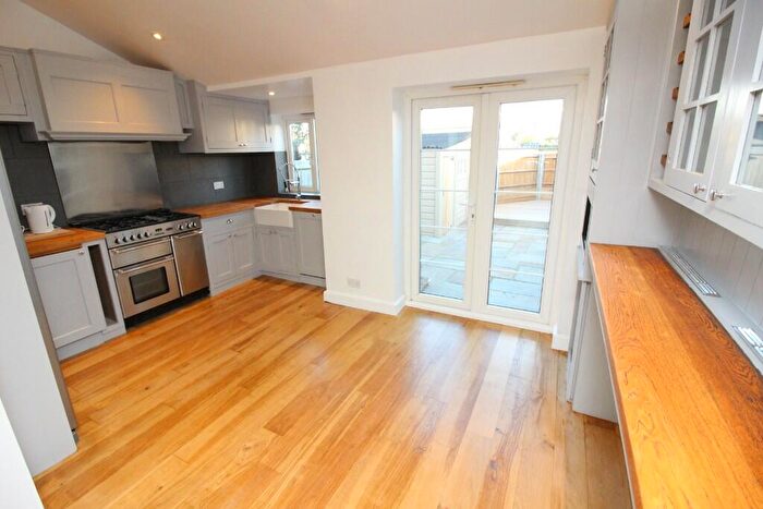 3 Bedroom End Of Terrace House For Sale In Kingshill Avenue, Worcester Park, Surrey, KT4