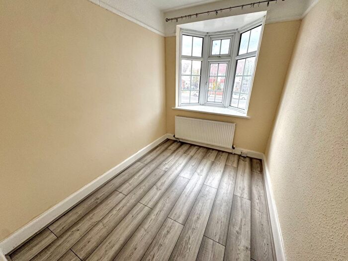 4 Bedroom Semi Detached House To Rent In Great South West Road, Hounslow, TW4