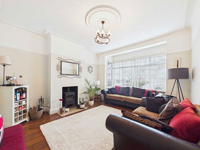 3 Bedroom Semi-Detached House For Sale In Ambleside Drive, Southend-On-Sea, SS1 - Photo 2