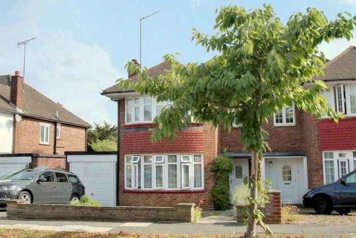 3 Bedroom Semi-Detached House To Rent In South Lodge Drive, Oakwood, N14