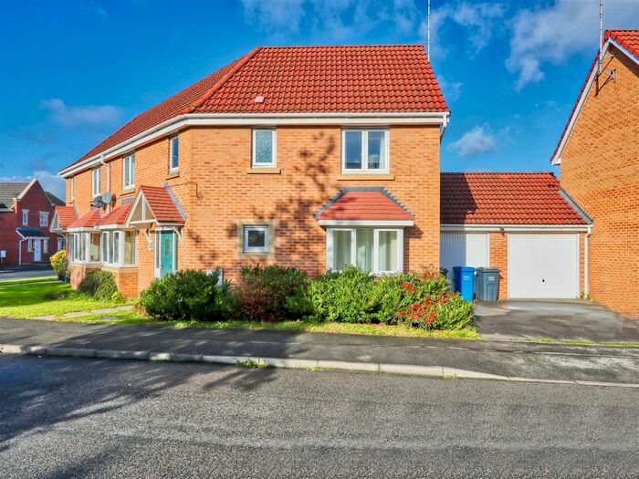 4 Bedroom Semi-Detached House To Rent In Archdale Close, Chesterfield, Derbyshire, S40