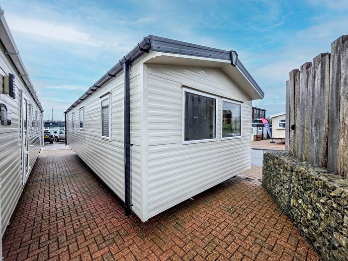 2 Bedroom Mobile/park Home For Sale In Pett Level Road, Winchelsea, TN36