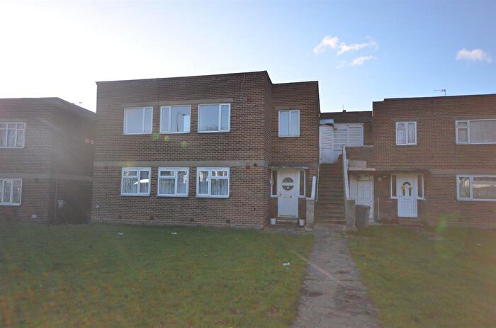 3 Bedroom Flat To Rent In South Gardens, The Avenue, Wembley, HA9