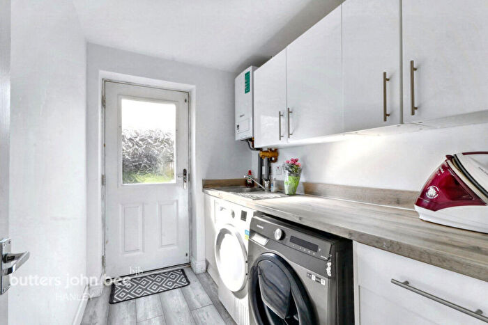 3 Bedroom End Of Terrace House For Sale In Onyx Grove, Baddeley Green, Stoke-On-Trent, ST6