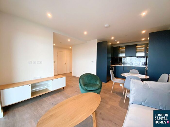 2 Bedroom Flat To Rent In Alington House, Mary Neuner Road, London, N8