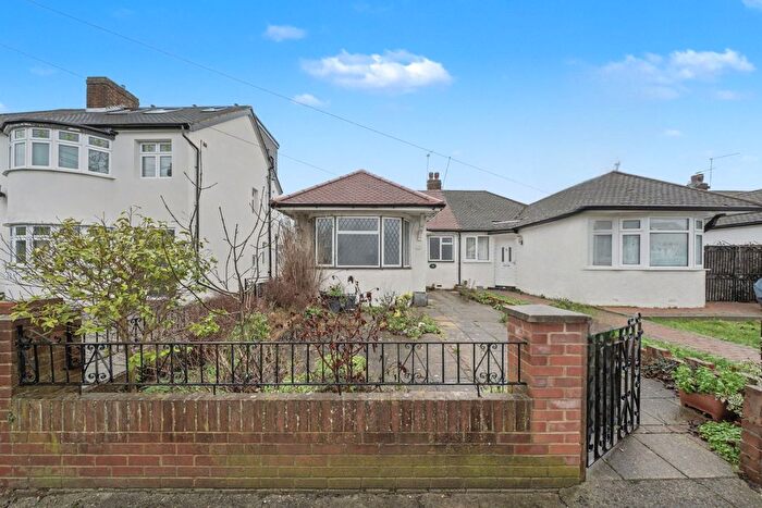 3 Bedroom Bungalow For Sale In Glasbrook Avenue, Twickenham, TW2