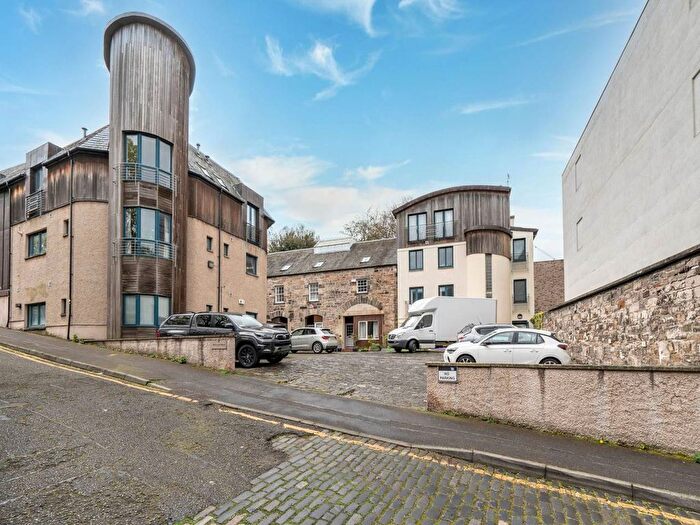 2 Bedroom Mews To Rent In Holyrood Mews, (Off Calton Road), Old Town, EH8