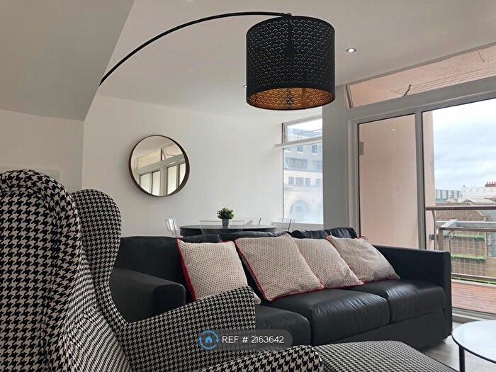 4 Bedroom Flat To Rent In Centre Point House, London, WC2H