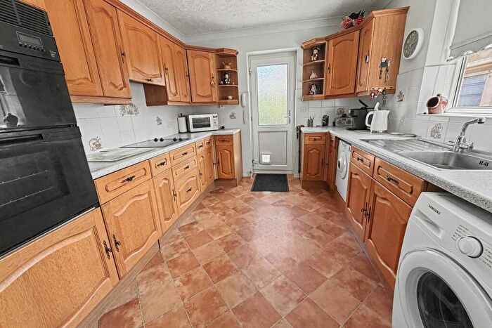 3 Bedroom Detached Bungalow For Sale In Carey, BH20 - Photo 3