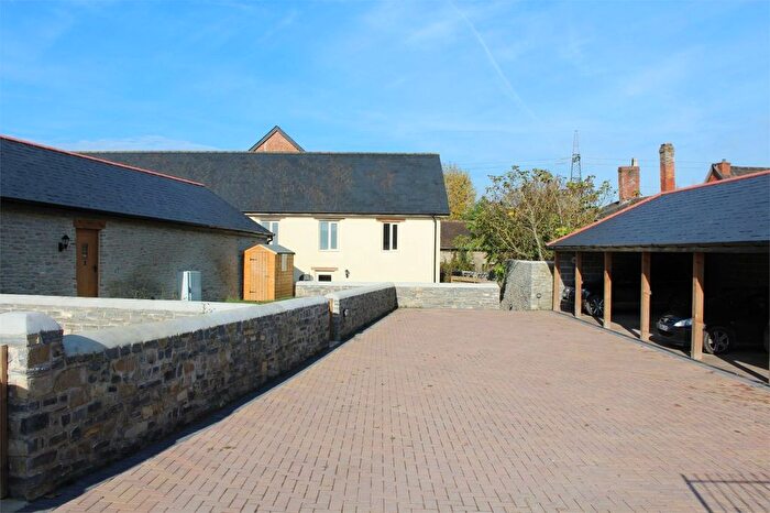 3 Bedroom Mews To Rent In Hele Manor Barns, Taunton, TA4