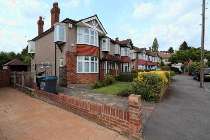 4 Bedroom Semi-Detached House To Rent In Cromford Way, New Malden, KT3