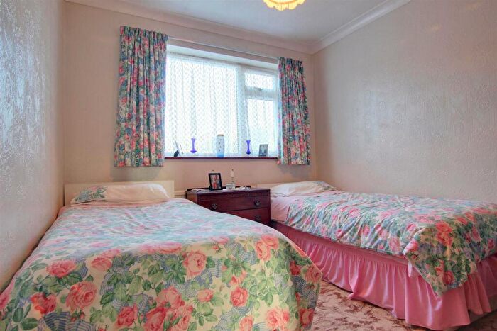 2 Bedroom Semi-Detached Bungalow For Sale In Wheatlands Drive, Molescroft, HU17