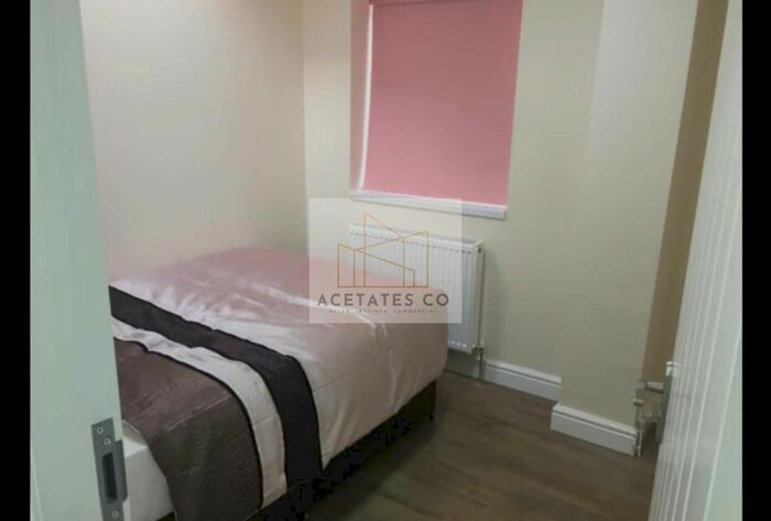 6 Bedroom Terraced House To Rent In Atkinson Road, Canning Town, London, E16