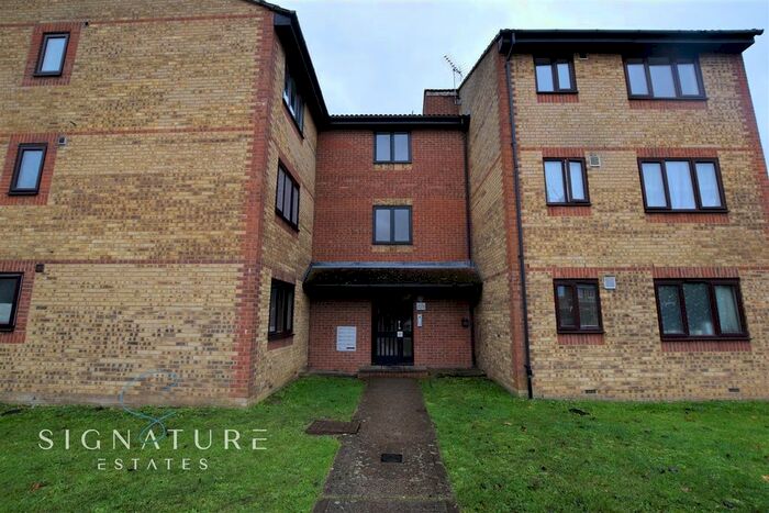2 Bedroom Flat To Rent In Crusader Way, Watford, WD18