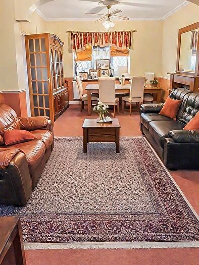 3 Bedroom Semi Detached House For Sale In Burnham Road, Romford, RM7