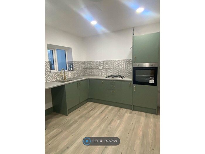 1 Bedroom Flat To Rent In Primrose Bank, Oldham, OL8