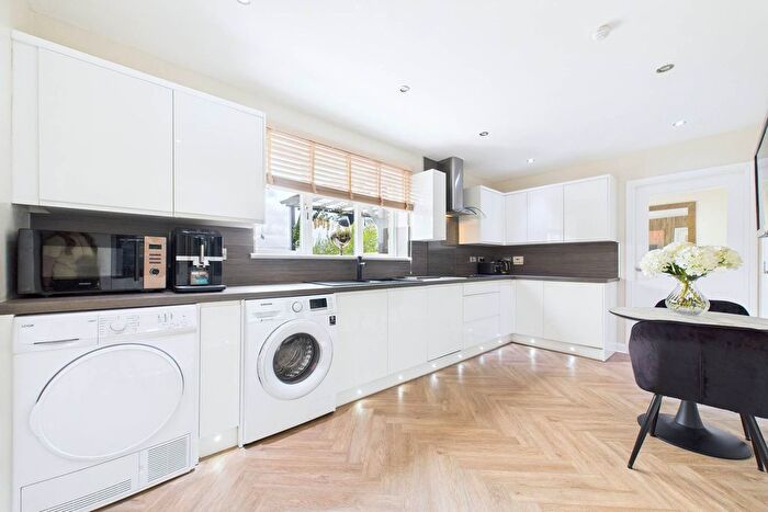 4 Bedroom Detached House For Sale In Gilchrist Way, Wishaw, ML2