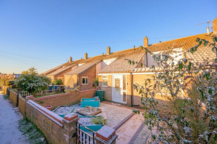 3 Bedroom Terraced House For Sale In Elm Close, Huntingdon, PE29