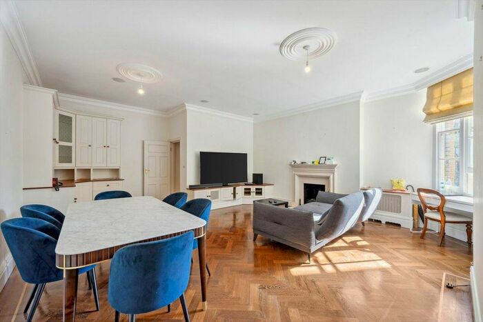 2 Bedroom Flat To Rent In Montagu Mansions, London, W1U