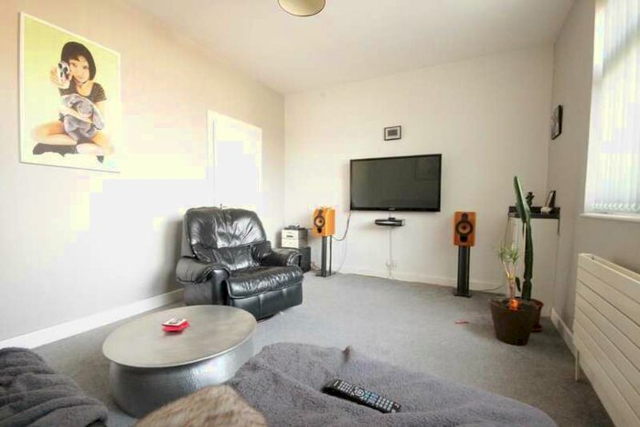 1 Bedroom Flat To Rent In 129a Chanterlands Avenue, Hull, HU5