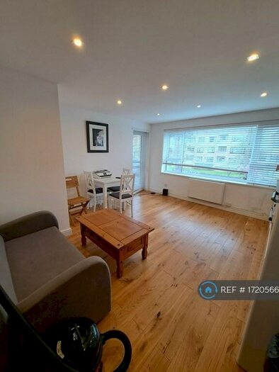 3 Bedroom Flat To Rent In Arundel Court, Bexleyheath, DA6